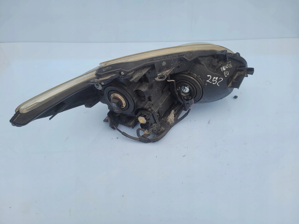 фото №3, Лампа левый перед передняя prius iii europa