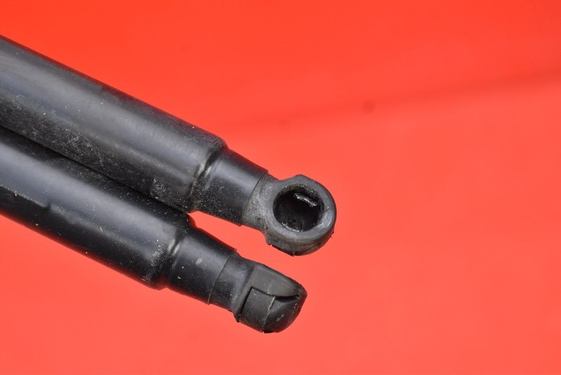 фото №6, Привід амортизатори кришки 5802a131 5802a132 mitsubishi lancer 8 viii 5d hb