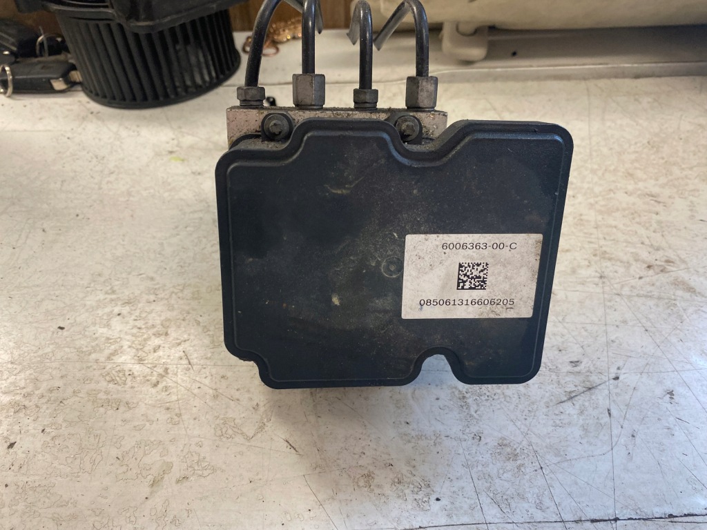 Купить Tesla model s 13r. насос abs 6006363-00-c