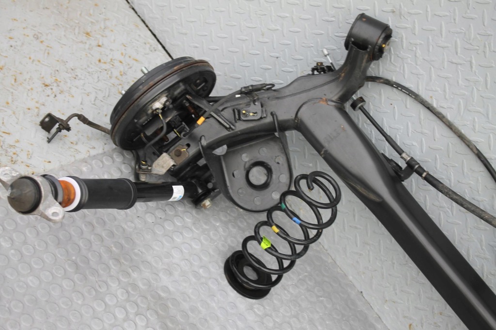 Балка вісь  підвіска задній комплектна гальмівні барабани 55100-h8000 kia rio iv hb 17- в Україні