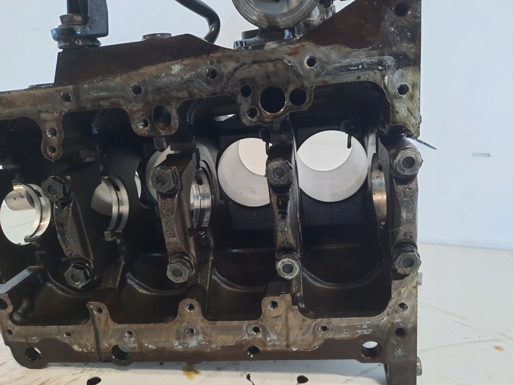 фото №10, Volkswagen passatb6 05-10 2.0tdi блок двигуна 03g021l bkp