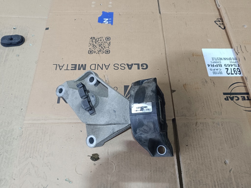 фото №1, Clio iv captur sandero ii кронштейн двигателя 113752043r 112844547r