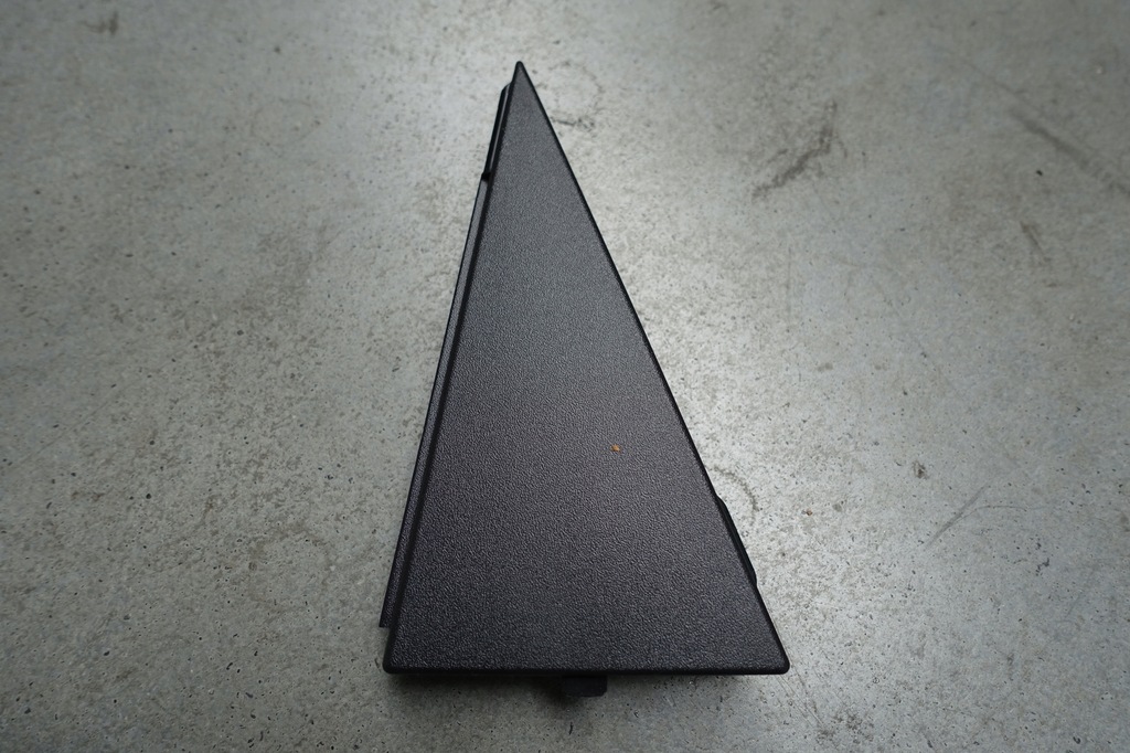 фото №1, Seat arona заглушка треугольник дверь nowa