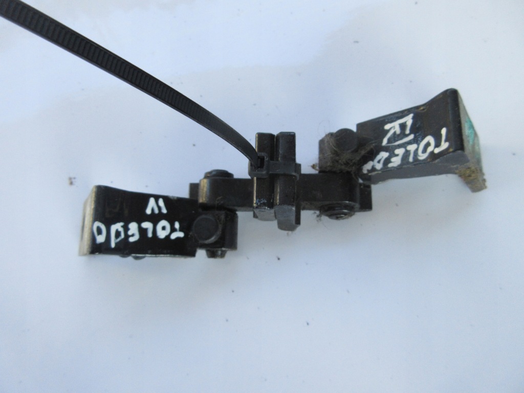 фото №2, Петля петли дверь правый перед toledo iv lf9r hb