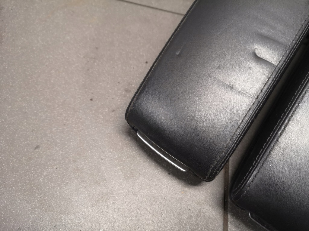 фото №7, Подлокотник чёрный средний кожа audi a8 d3