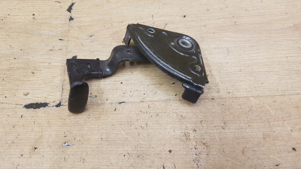 Купити Замок капот кришки двигуна audi 80 b4