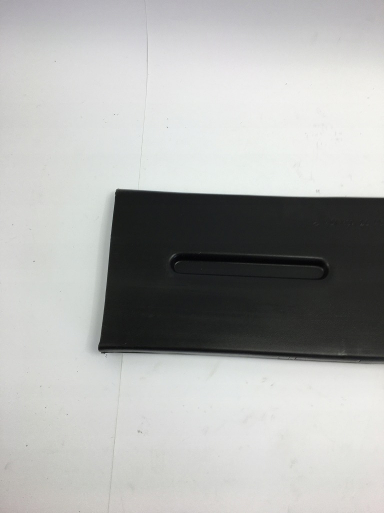 Купити Труба обдув повітря права mercedes w201 190 2018312246