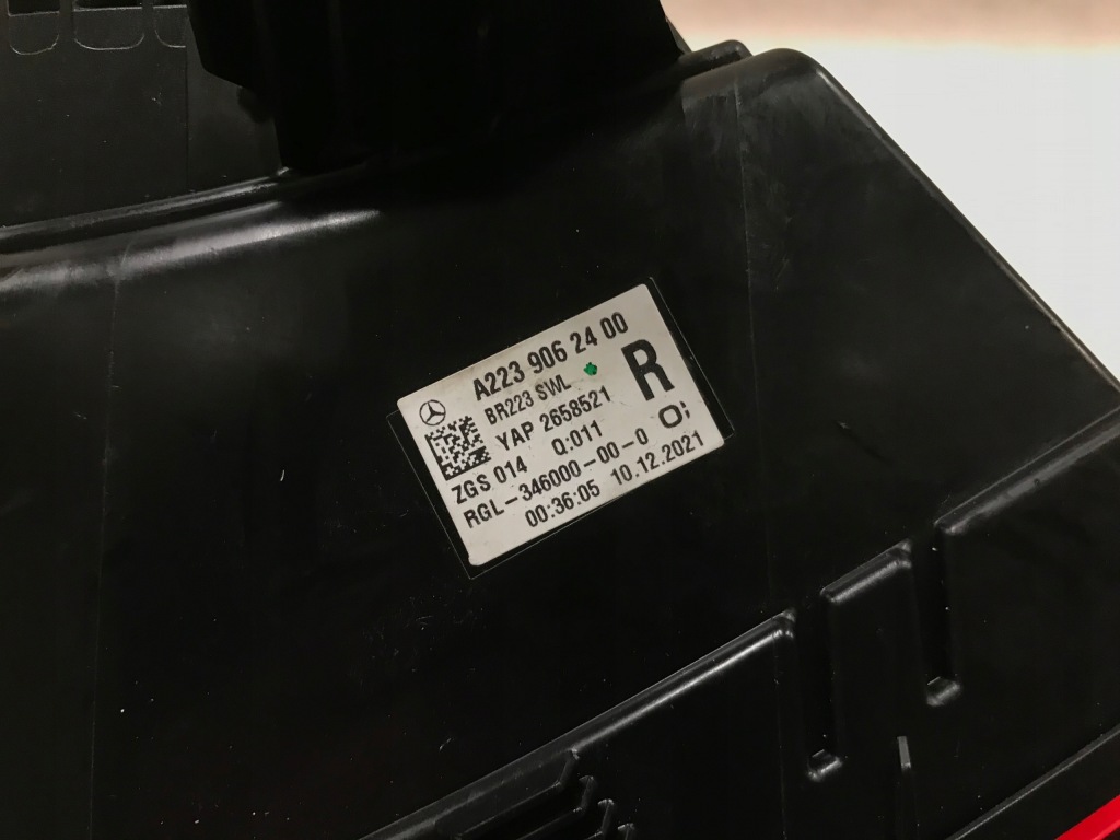 фото №7, Mercedes s klasa w223 20- лампа задняя правая led!