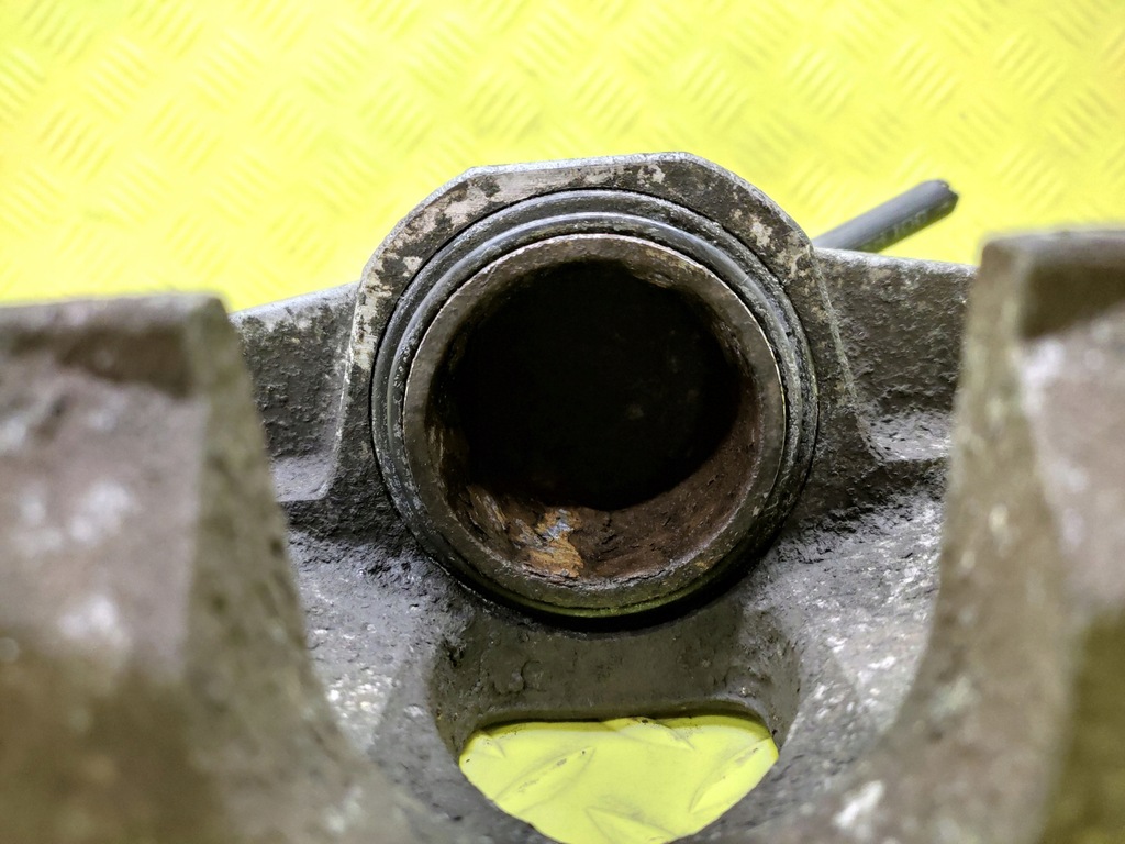 фото №5, Kia cerato 2.0 crdi супорт гальмівний правий перед