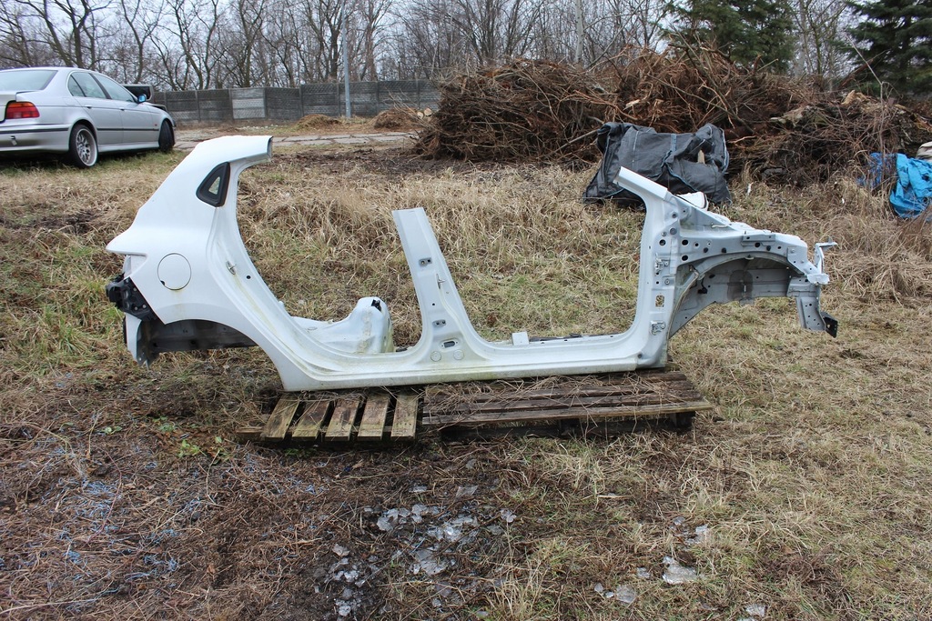 фото №1, Renault clio iv bok правый оригинал