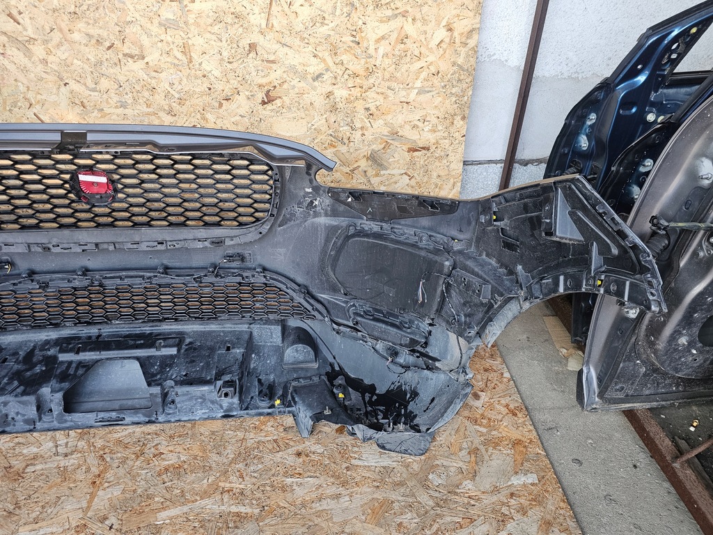 фото №9, Jaguar e-pace бампер перед