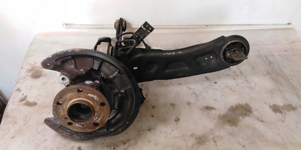 фото №1, Mercedes w246 w176 поворотный кулак рычаги правый задняя