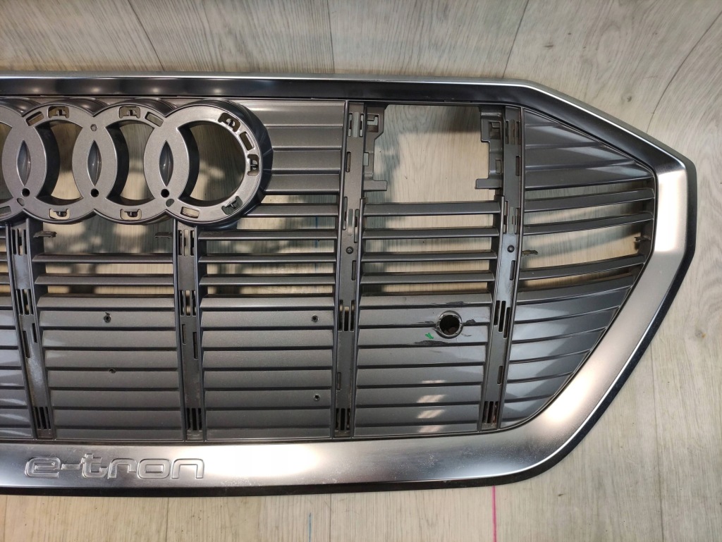 Audi e-tron решітка радіатора решітка  радіатора 4ke853651b Київ