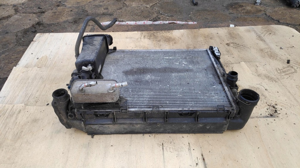 Радіатор води інтеркулер 2.0d 150km bmw e46 Зі Шроту