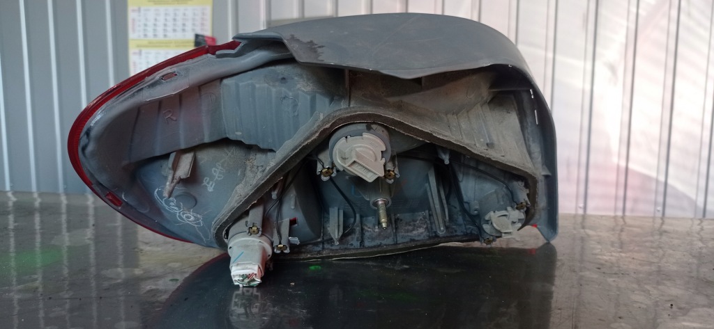 фото №2, Toyota yaris i лампа задняя задняя левая