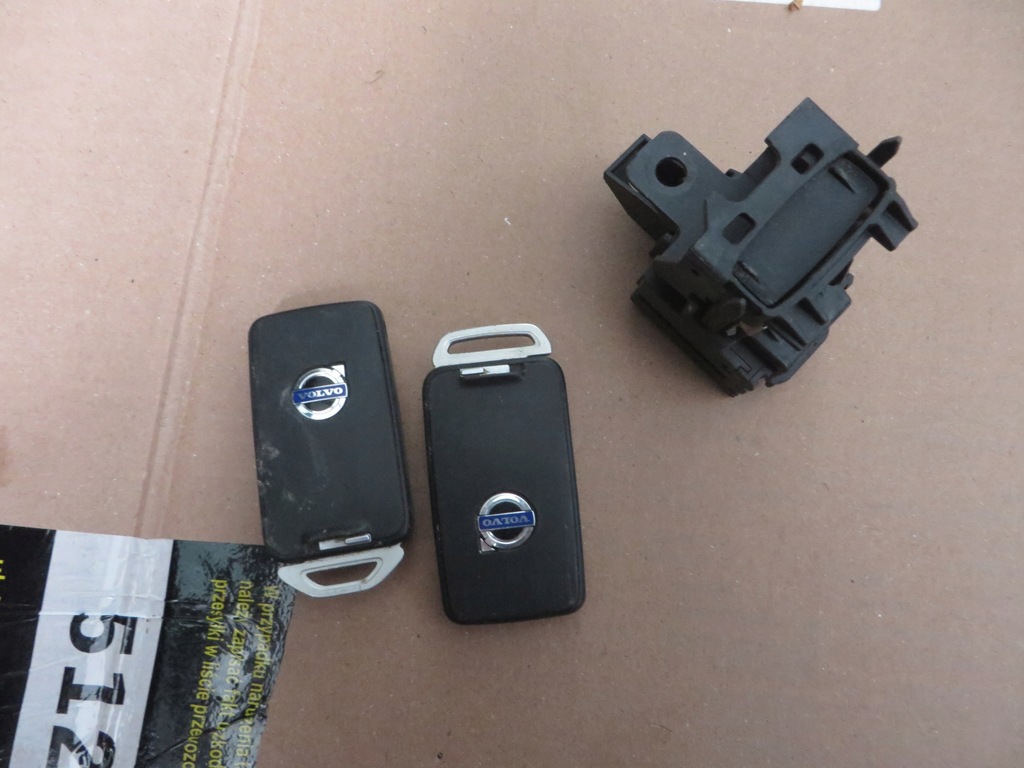 фото №1, Volvo v40 ii замок зажигания ключ 2 ключи ah4n-15607-ae r