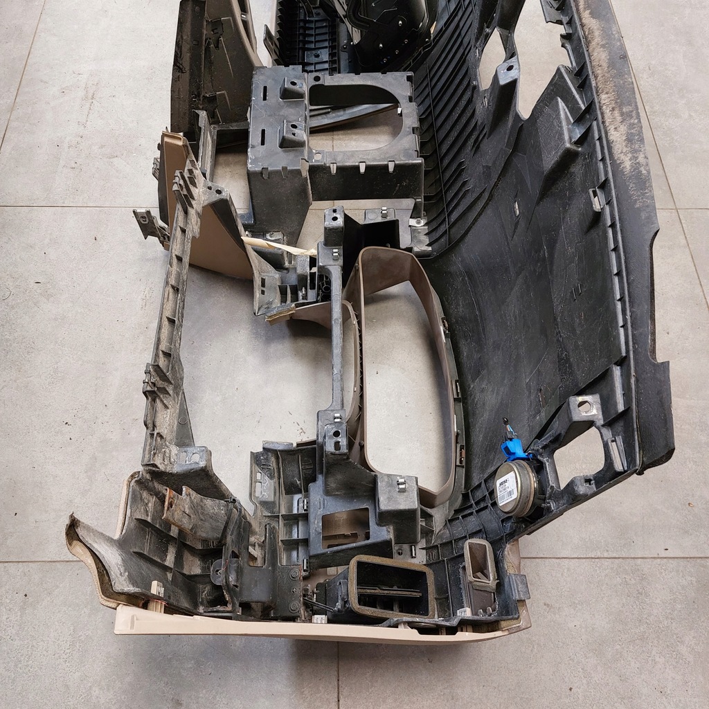 фото №11, Cadillac sts панель приладів приладова панель приладів beż kawa