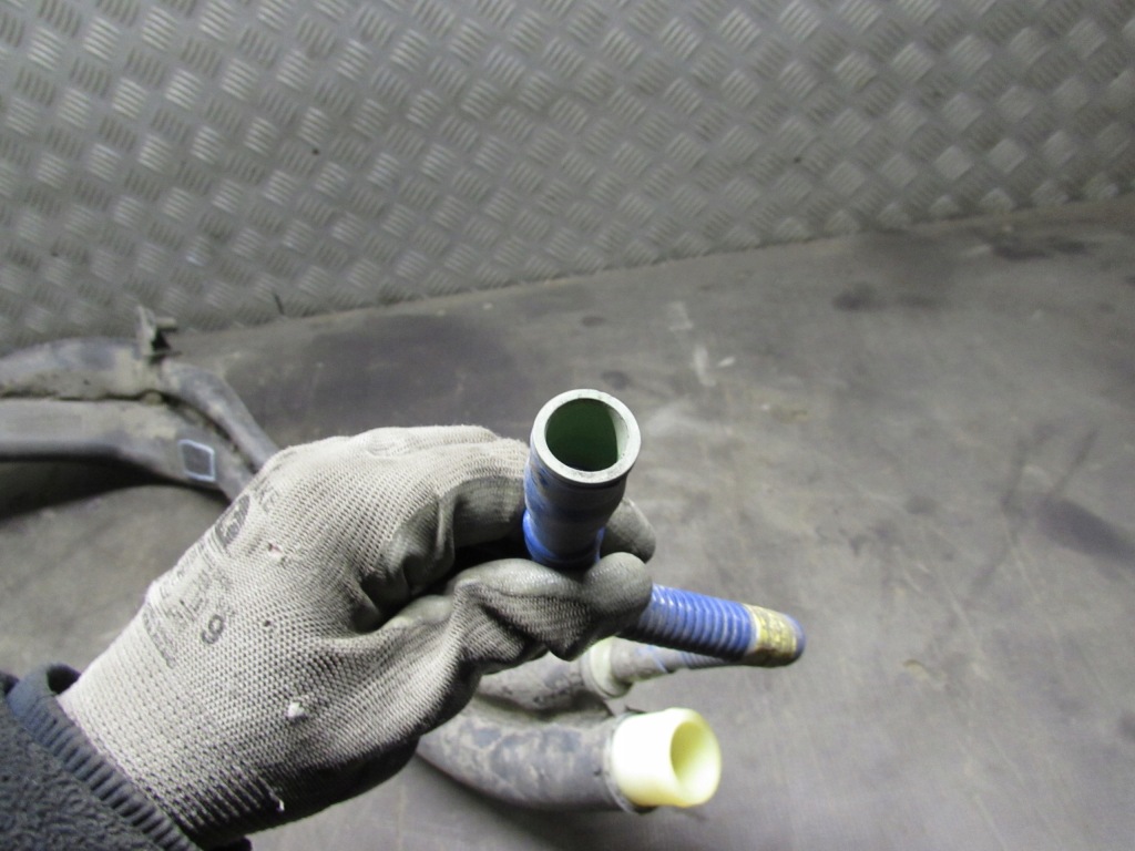 Купить Труба заливная горловина топлива opel zafira b 05-14r 13159945