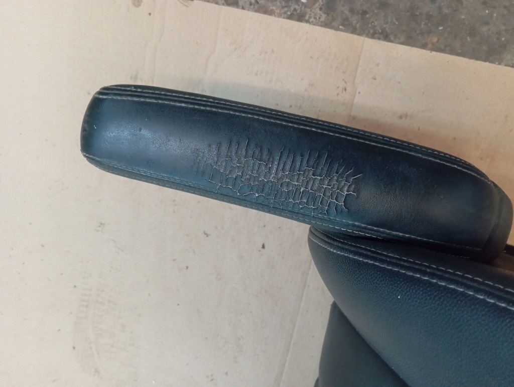 Chrysler town country 11- спинка сидіння перед лівий dodge grand caravan ліва Зі Шроту