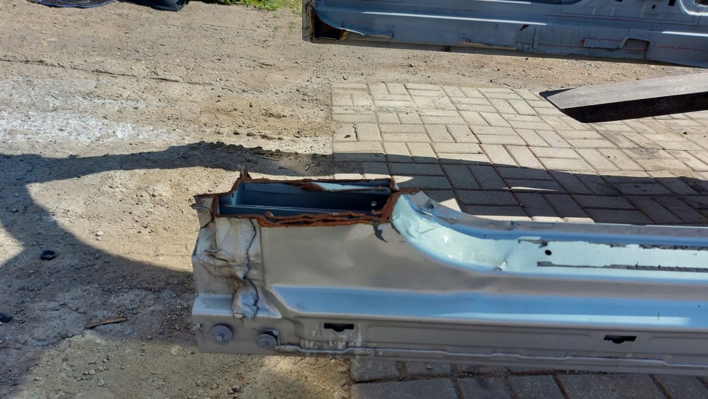 фото №3, Mercedes w176 порог левый