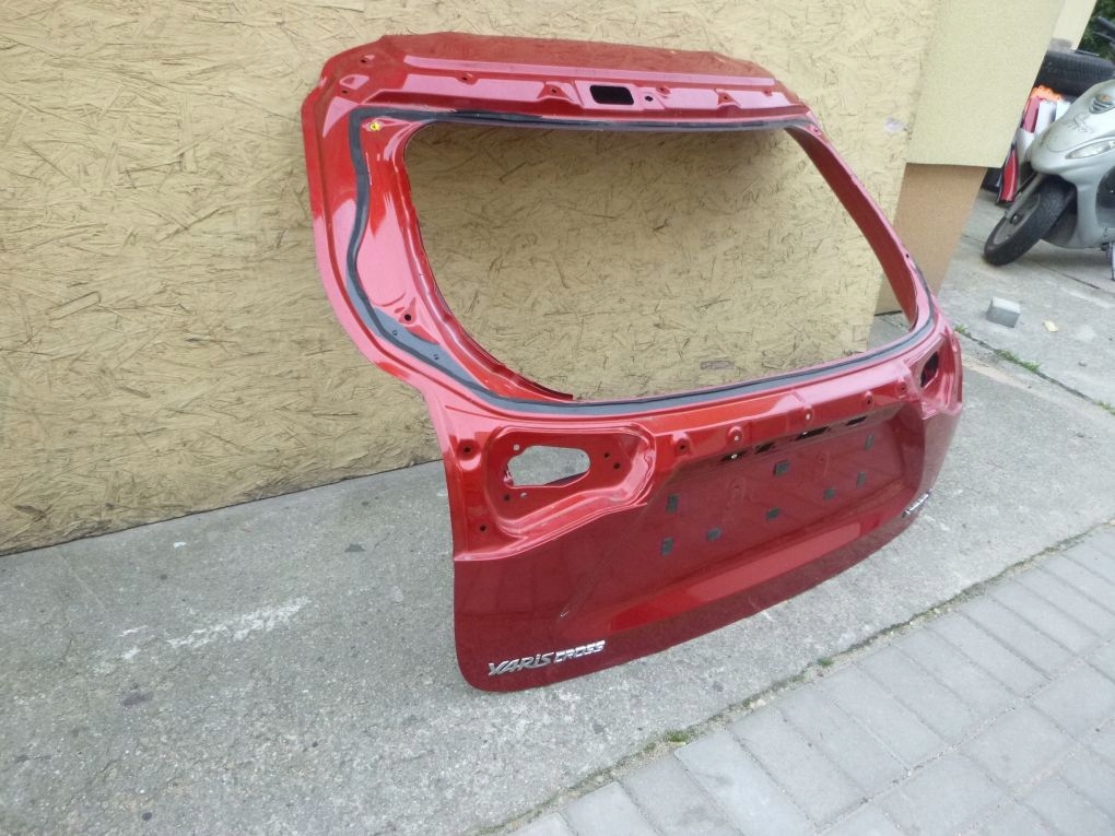 фото №2, Toyota yaris cross 21- крышка багажника задняя