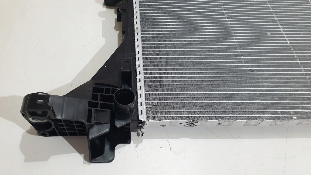 Новая оригинальная радиатор воды renault оригинальный номер aso master 3 Недорого