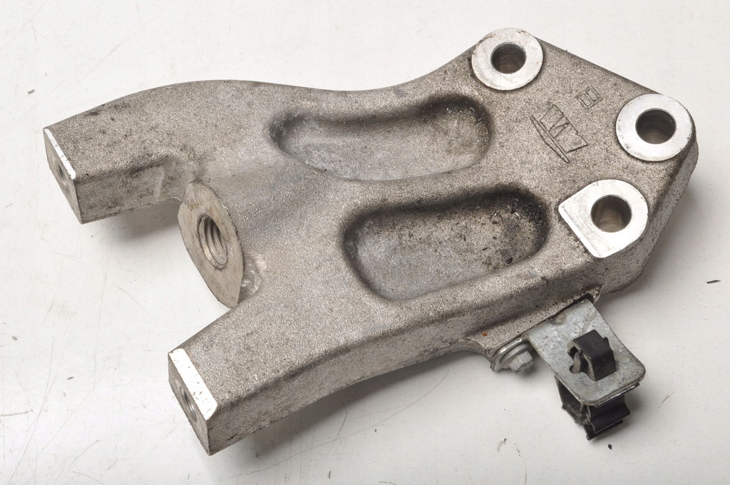 фото №1, Maserati ghibli iii 3.0 d кронштейн кронштейн 2159f