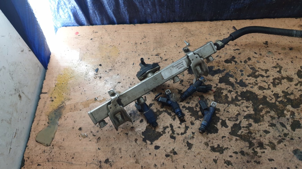 фото №1, Mazda tribute i 2.3 16v молдинг упорскування форсунки