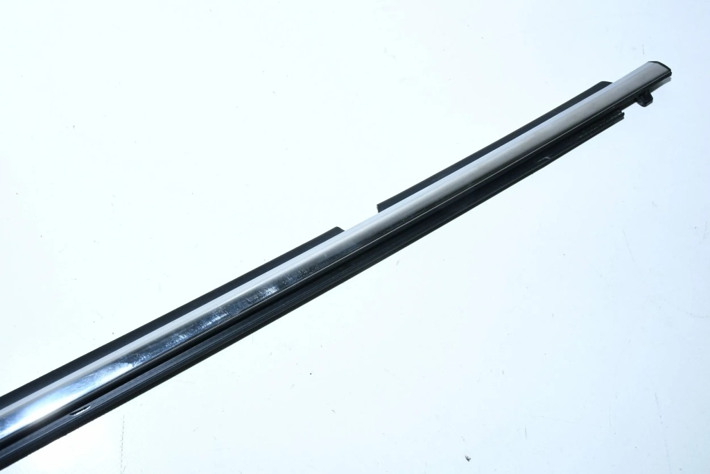 фото №3, Молдинг уплотнитель дверь левый задняя toyota rav4 2013-18