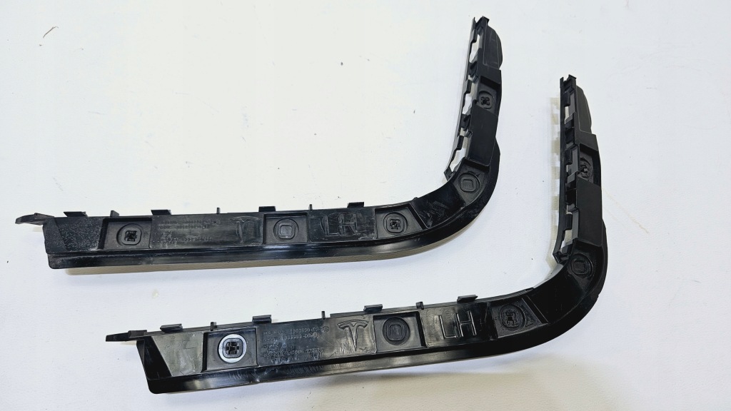 фото №1, Tesla 3 iii 17-21 кронштейн напрямна бампер лівий задня