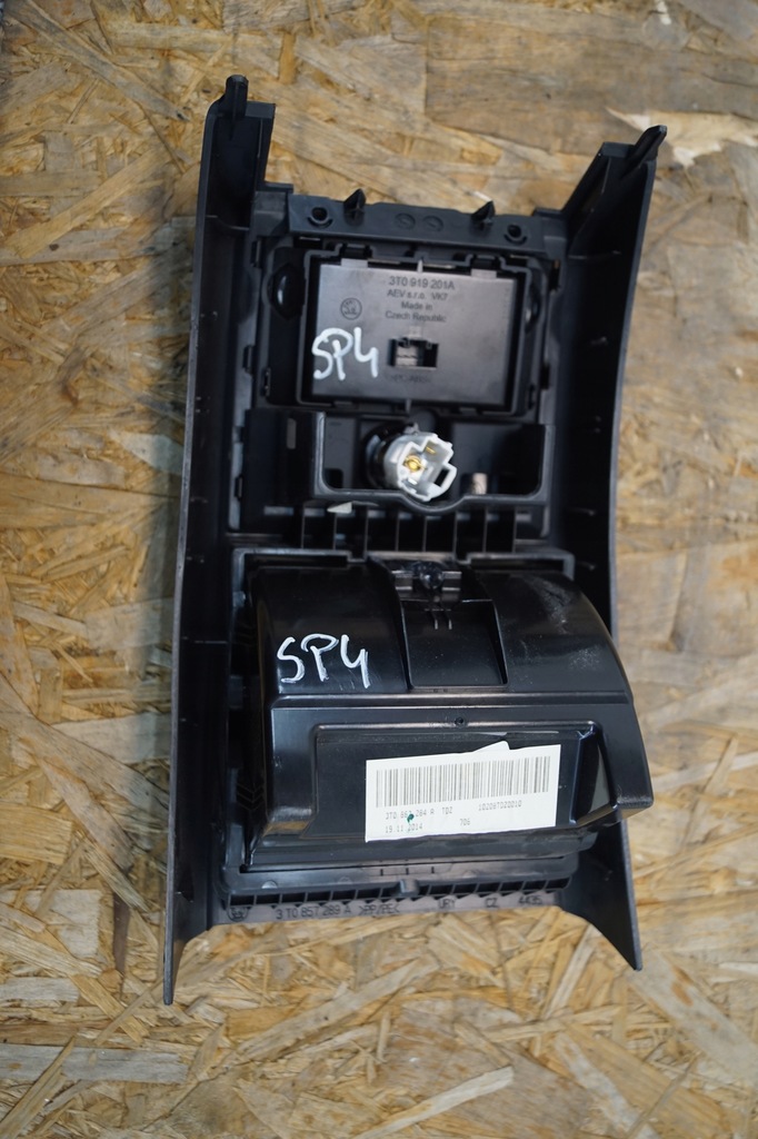 фото №6, Попільничка бардачок задня skoda superb ii lift 3t0863284a