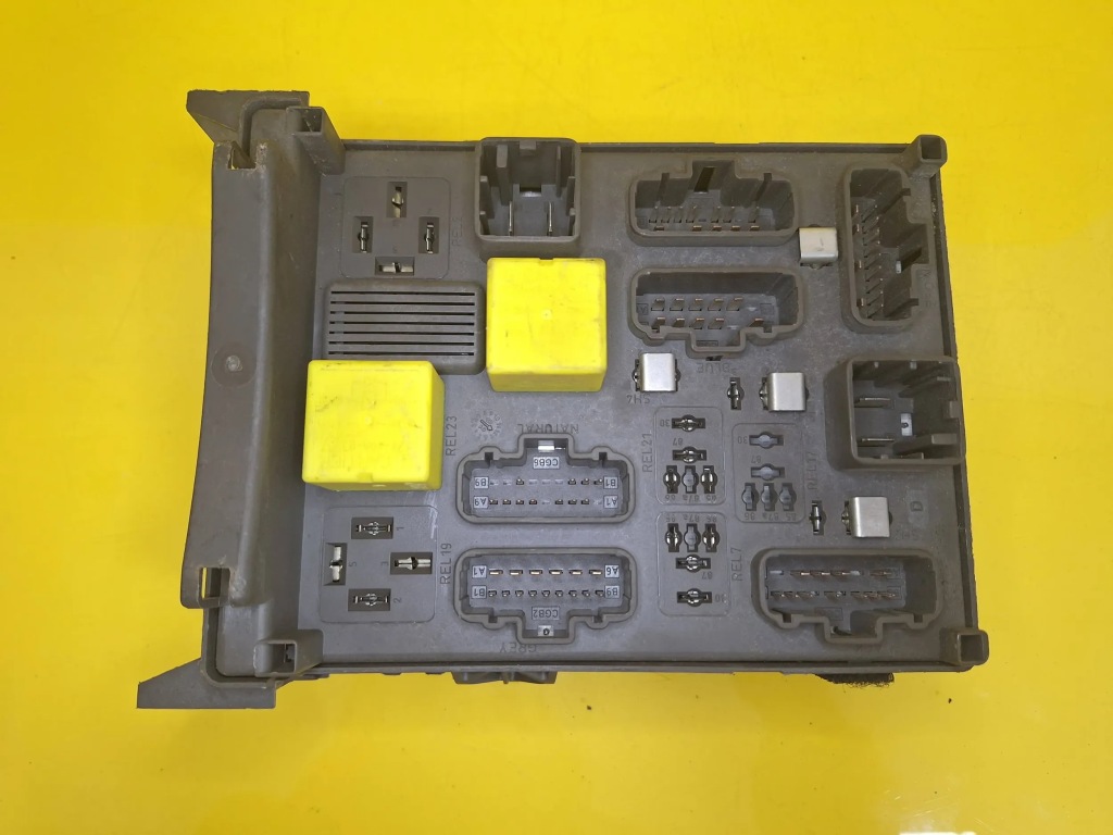 фото №2, Коробка предохранителей 8200004201e renault laguna ii nr138