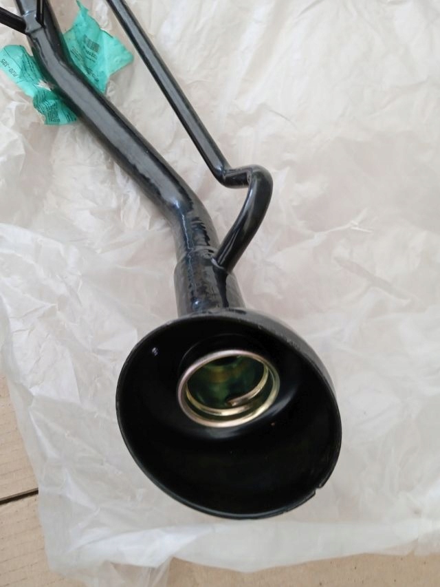 фото №3, Nissan x-trail t30 2.0 b труба заливная горловина топлива oryg.