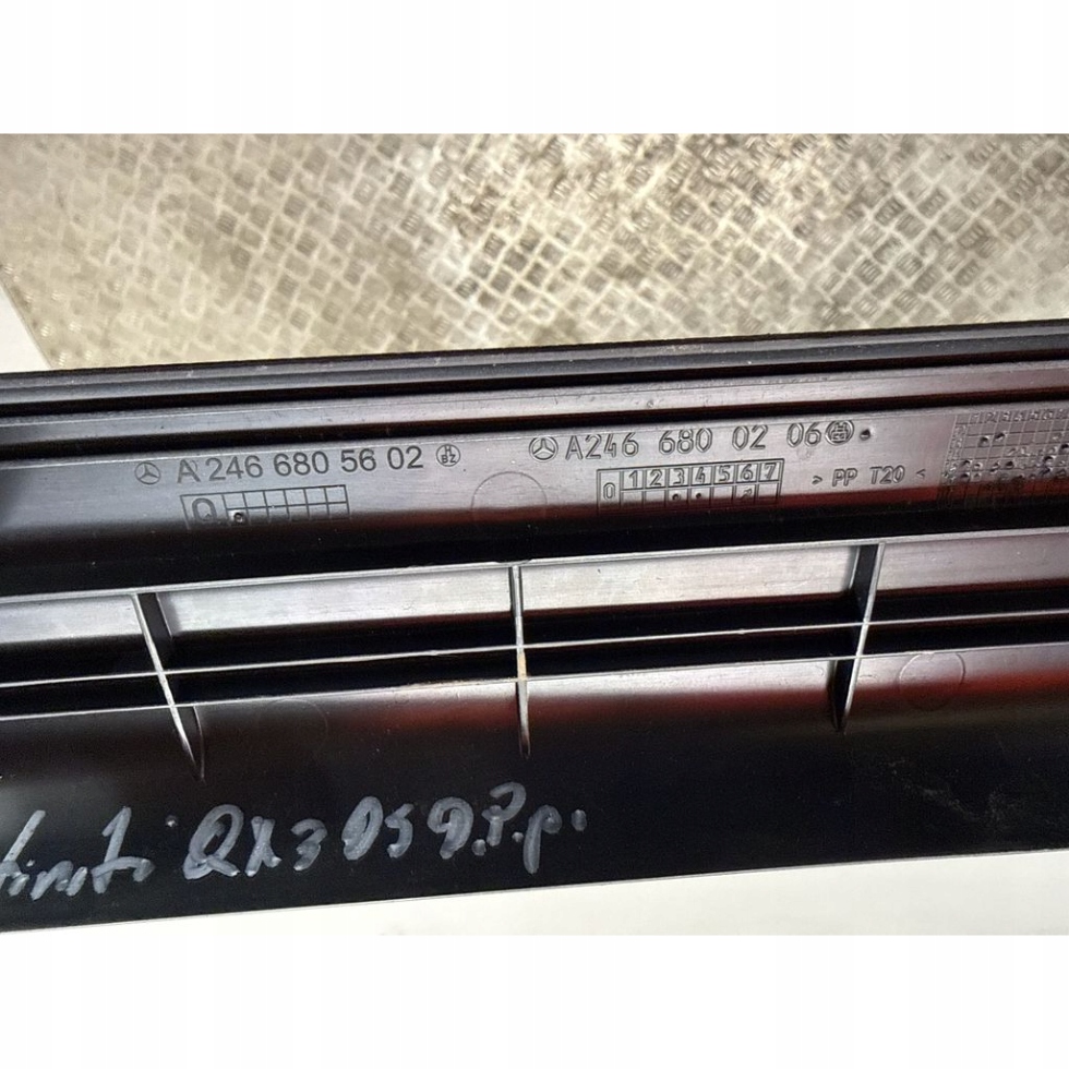 Накладка поріг дверей передніх права сторона infiniti qx30 a2466805602 Зі Шроту