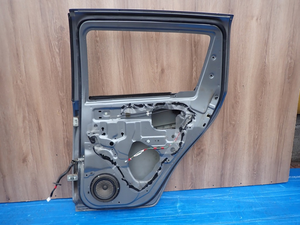 фото №8, Suzuki swift 5d mk6 04-09 дверь задние правое zcd
