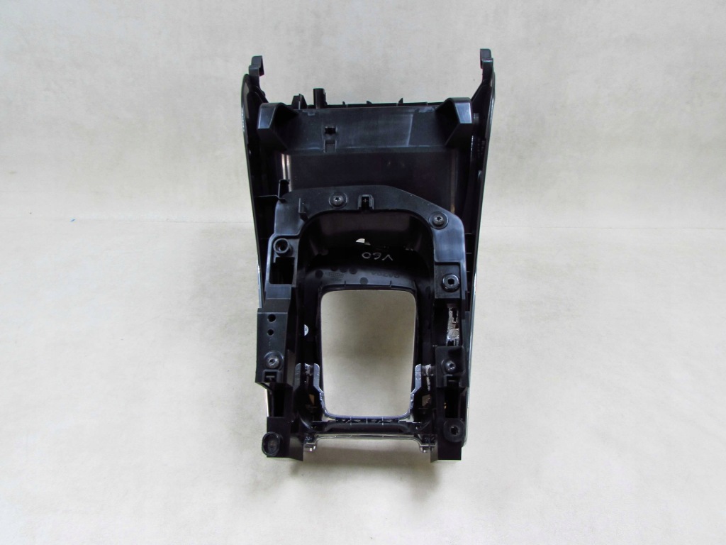 Volvo s60 2 v60 10-17 тунель середній панель  рамка rhd 30791723 Недорого