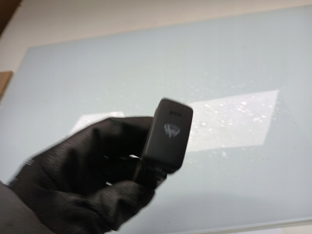 фото №7, Lexus is 200-300 1999 кнопка / переключатель отопления стекло передней / c