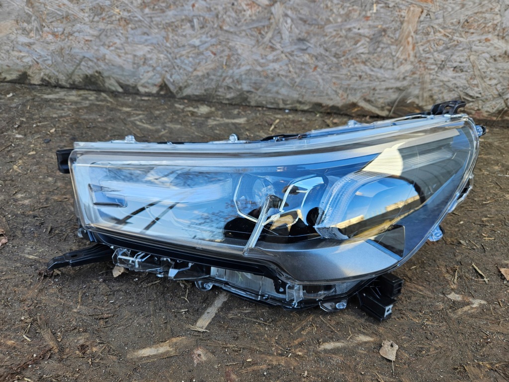 фото №1, Toyota hilux viii lift full led лампа левая перед передняя 2019-