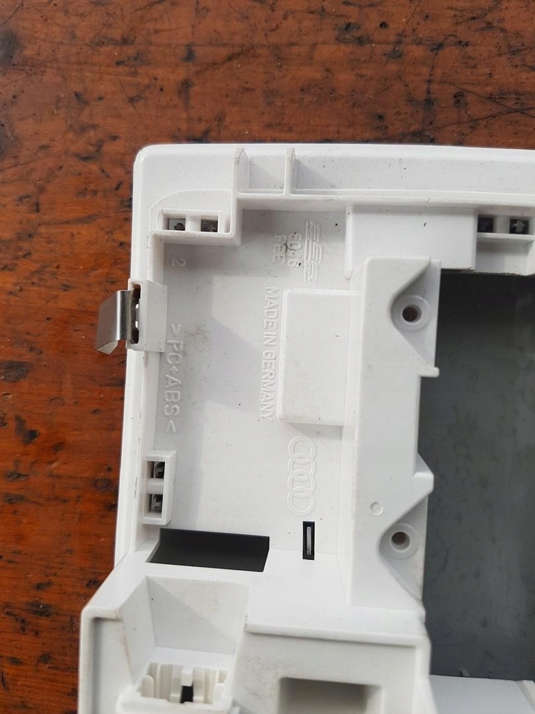 фото №6, Лампа потолочный audi a3 8v 8v0947135a