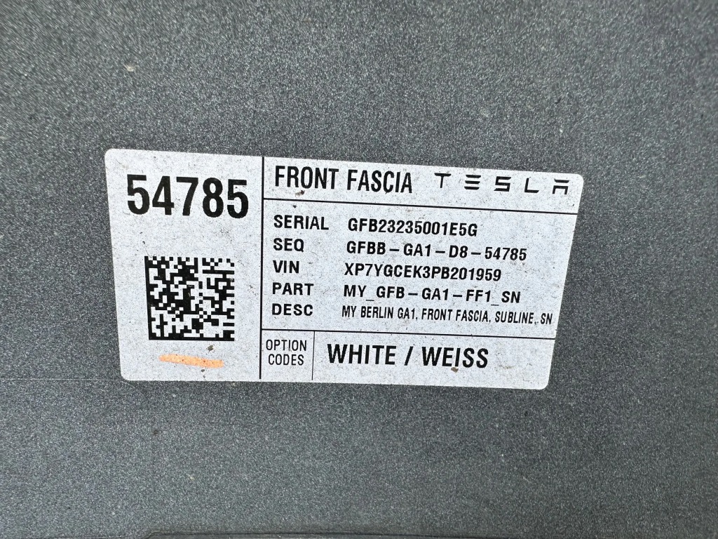 Купити Бампер tesla model y оригінал гарний стан ні клеєний
