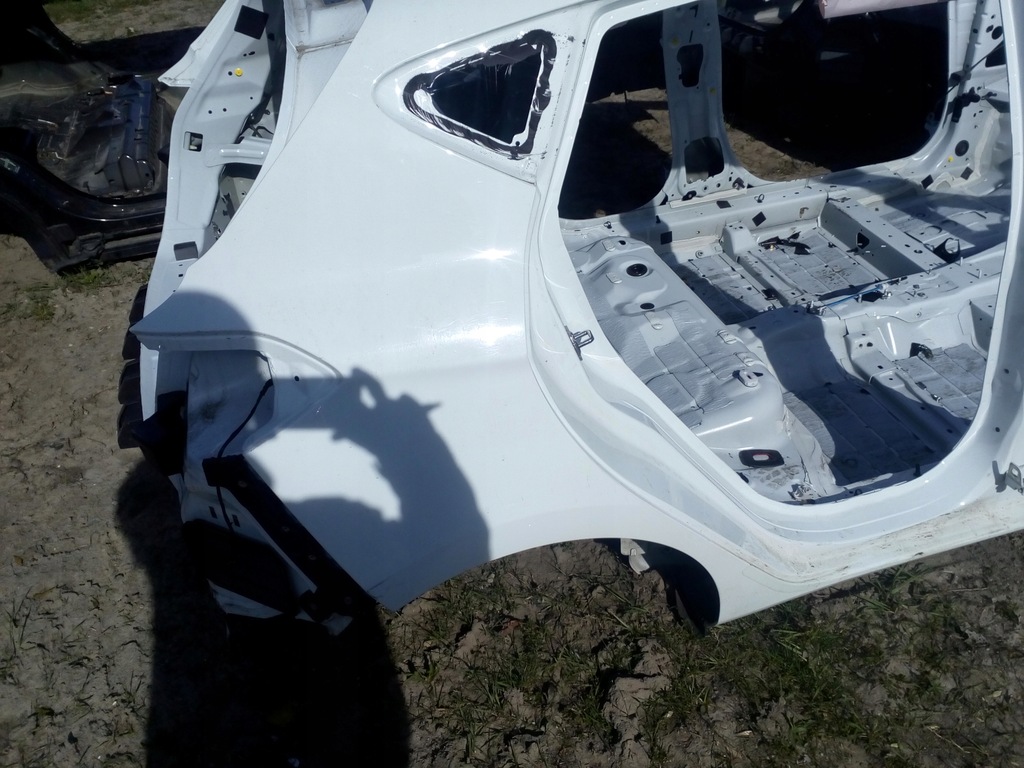 фото №1, Ford fiesta mk8 чверть права обшивка задня 5 d