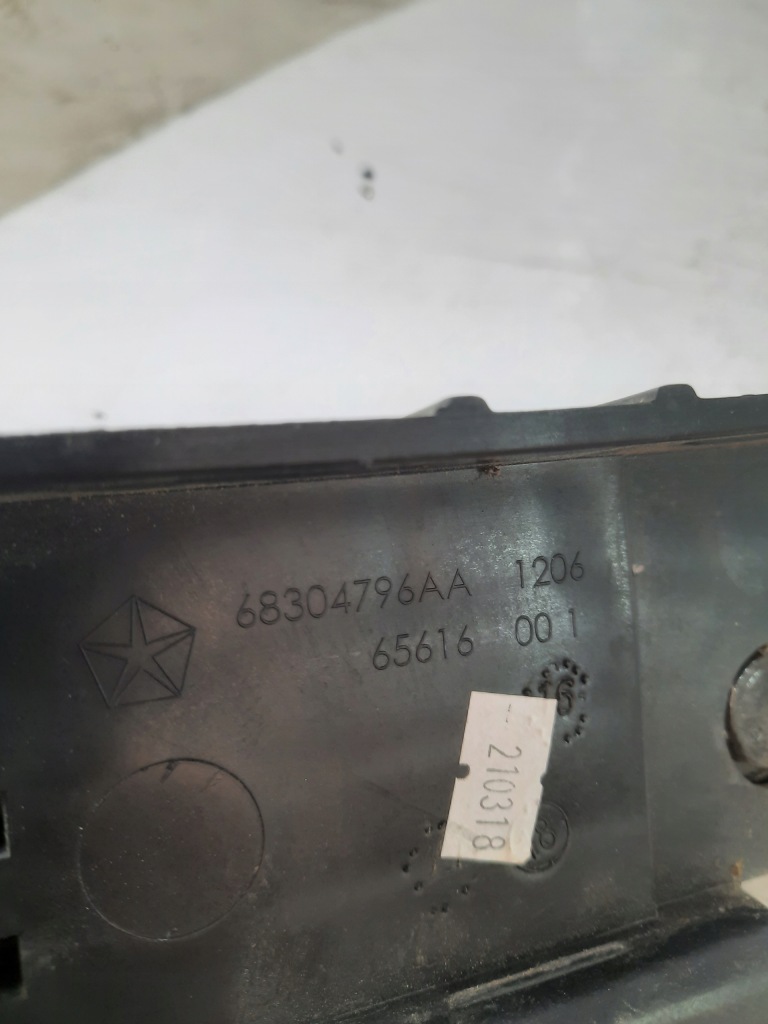 Jeep compass 17- кронштейн аккумулятор 68304796aa америка Недорого