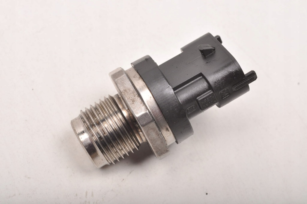 Opel insignia 2 b 2.0 cdti 170km датчик давления топливной  p0 0281002982 Недорого