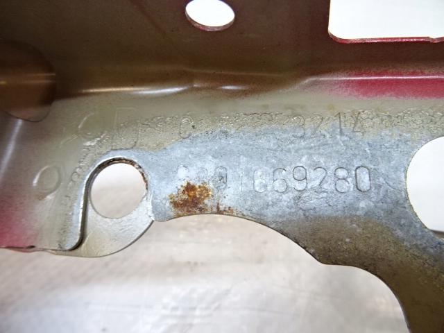 фото №8, Citroen c4 picasso ii праве кронштейн крила передній 016690f05 epyd