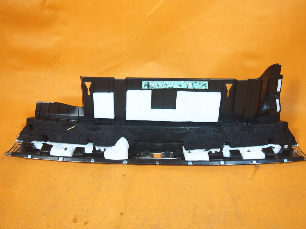 Audi e-tron 4ke обивка багажника пол обшивки 4ke863879 / 4ke863880 в Украине