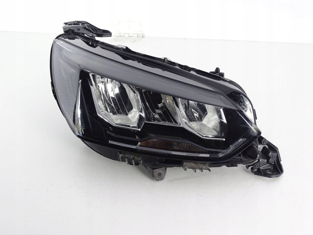 Фара перед передня правий peugeot 2008 208 2 2 19-23 full led Оригінал