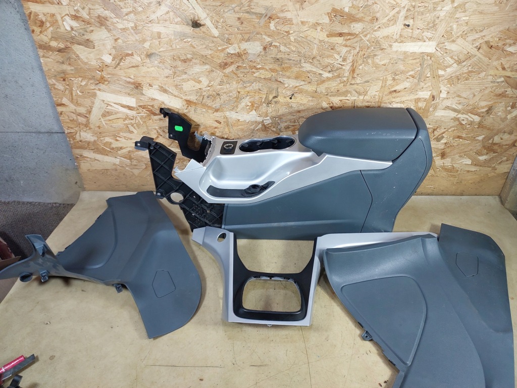 фото №1, Grand c-max mk2 подлокотник туннель средний