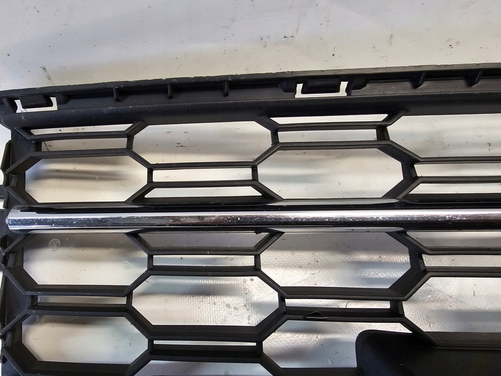 фото №7, Решётка средняя бампера перед skoda octavia iv 4 2019-2023