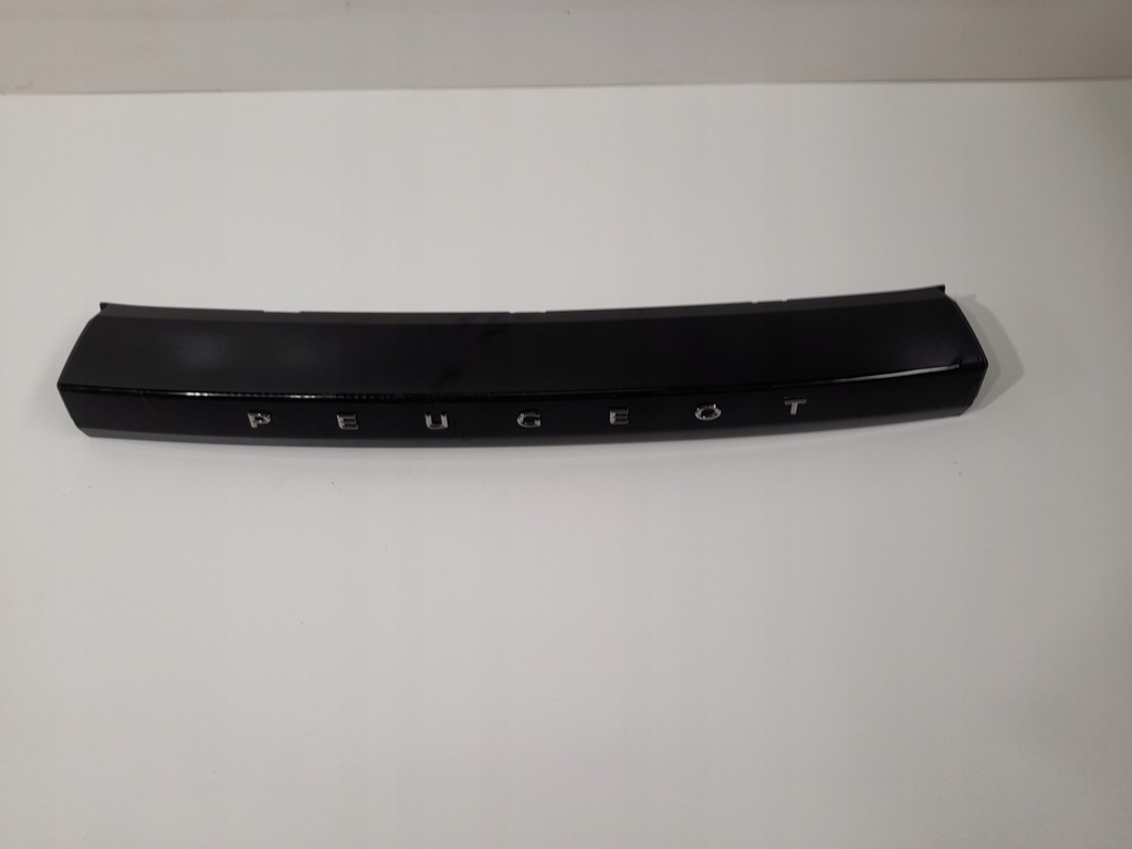 фото №1, Peugeot 2008 ii накладка задний крышки px33