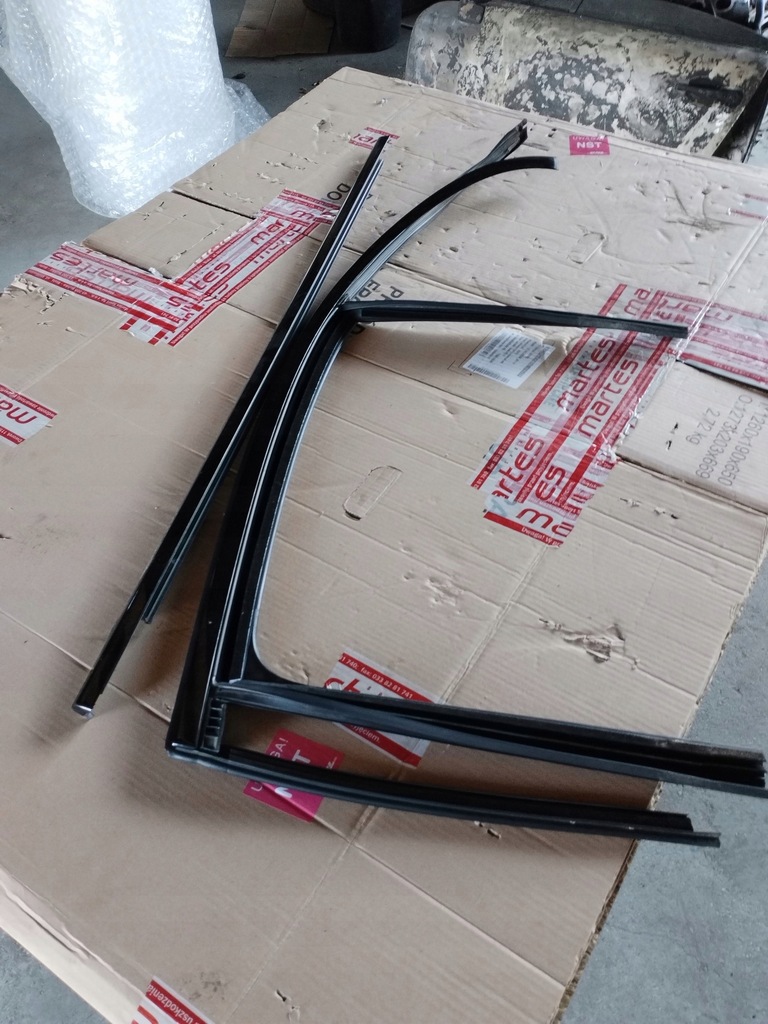 фото №1, Mercedes w213 молдинг дверь левая задняя ночь amg